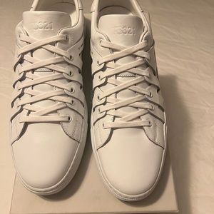 PS821 Alpha Cutout leather white sneakers